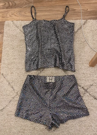 Short à paillettes + t-shirt à paillettes soirée disco, marque: Pimkie, état: Très bon état, taille: XS / 34 / 6, 7,00 €, 8,05 € Protection acheteurs incluse