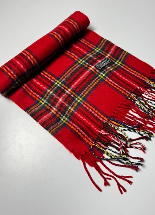 Écharpe Burberry tartan rouge iconique, brand: Burberry, condition: Very good, €45.00, €47.95 includes Buyer Protection Pro