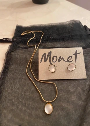 Parrure boucles d’oreilles et collier nacre, marque: Monnet, état: Très bon état, 12,00 €, 13,30 € Protection acheteurs incluse