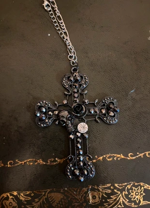 Gothique cross necklace, merk: Alternative, staat: Heel goed, € 9,99, € 11,19 inclusief Kopersbescherming