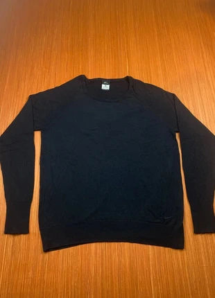 Pull Nike DRI-FIT noir col rond Taille M avec logo brodé, brand: Nike, condition: Very good, size: M, €14.99, €16.44 includes Buyer Protection