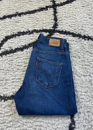 Jean Levi’s 529 Curvy Bootcut W26 Bleu J6230, marque: Levi's, état: Très bon état, taille: S / 36 / 8, 20,00 €, 21,70 € Protection acheteurs (Pro) incluse