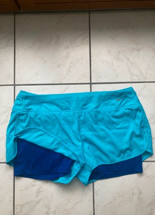Short running Nike taille L couleur bleu, marque: Nike, état: Très bon état, taille: L / 40 / 12, 16,00 €, 17,50 € Protection acheteurs (Pro) incluse