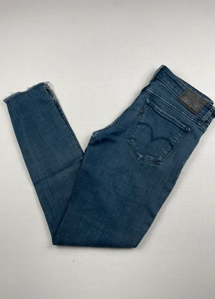Jean Levis 711 bleu marine coupe skinny taille W27 L30, marke: Levi's, zustand: Zufriedenstellend, größe: M / 38 / 10, 4,00 €, 4,90 € inklusive Vinted-Käuferschutz
