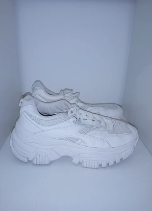 Sapatilhas plataforma brancas Bershka, marque: Bershka, état: Très bon état, taille: 37, 8,00 €, 9,10 € Protection acheteurs incluse