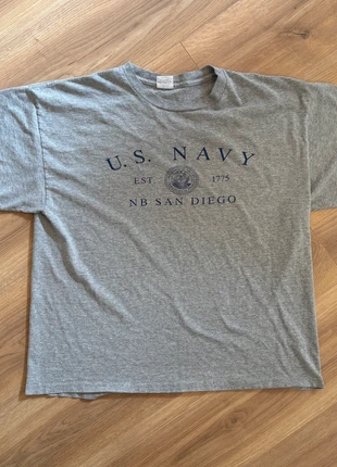T-shirt US Navy - San Diego - Gris M/L, brand: Delta Pro Weight, condizioni: Ottime, taglia: M, €12.00, €13.30 include la Protezione acquisti Pro
