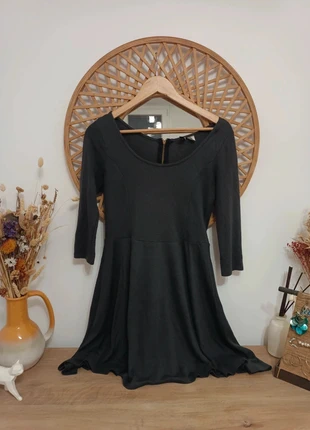 H&M Divided grey skater dress • Vestido gris básico • Robe grise • Abito grigio svasato, marque: H&M Divided, état: Très bon état, taille: M / 38 / 10, 10,00 €, 11,20 € Protection acheteurs incluse