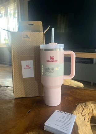 Gourde stanley rose, brand: Stanley, condition: New with tags, €35.00, €37.45 includes Buyer Protection