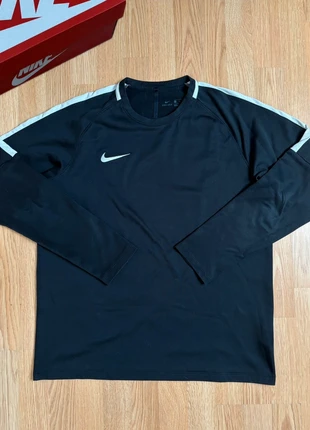 Pull léger manches longues Nike dry fit noir et blanc taille L 100% polyester très bon état, marca: Nike, estado: Muy bueno, tamaño: L, 9,90 €, 11,10 € Protección al comprador incluida