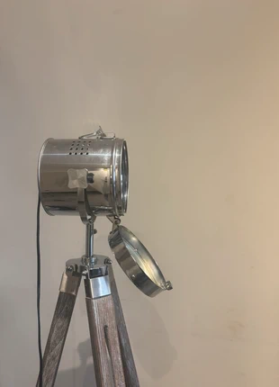 Grand Lampadaire style Projecteur cinéma Industriel - Très bon état, merk: Nautica, staat: Heel goed, € 25,00, € 26,95 inclusief Kopersbescherming