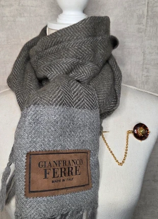 Gianfranco Ferre Echarpe en Laine, brand: Gianfranco Ferré, condition: Very good, €135.00, €142.45 includes Buyer Protection