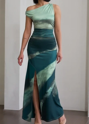 Robe longue asymétrique tie and dye vert et bleu style chic moderne, marque: Bain de Nuit, état: Très bon état, taille: M / 38 / 10, 32,99 €, 35,34 € Protection acheteurs incluse