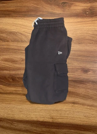 Jogging taille S, marque: New Era, état: Très bon état, taille: S, 2,00 €, 2,80 € Protection acheteurs incluse