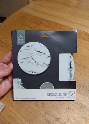 Dessous de plat en porcelaine effet marbre Home déco factory neuf 18 cm, marca: Home & Deco, estado: Novo com etiquetas, €4.00, €4.90 inclui Proteção do Comprador