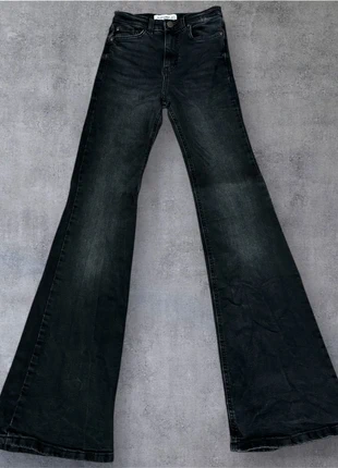 Schwarze Flaredjeans, marque: Pull & Bear, état: Neuf sans étiquette, taille: XS / 34 / 6, 19,99 €, 21,69 € Protection acheteurs incluse