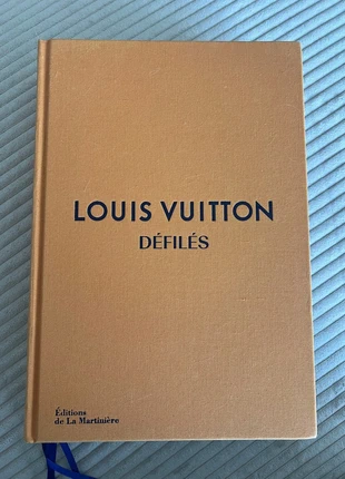 Livre Louis Vuitton, état: Très bon état, 30,00 €, 32,20 € Protection acheteurs incluse