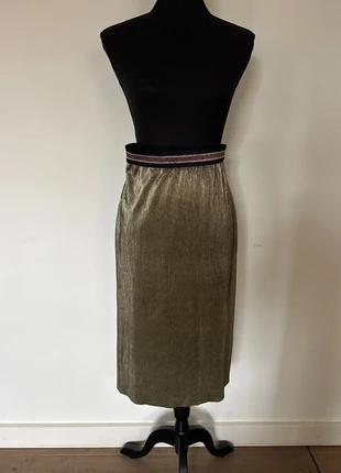 Goudkleurige midi rok met elastiekje band, merk: Trend One Young, staat: Heel goed, maat: M / 38 / 10, € 4,00, € 4,90 inclusief Kopersbescherming