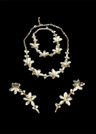 Ensemble 3 bijoux dorés fleurs collier bracelet et boucles d'oreilles, marke: Vintage Boutique, zustand: Sehr gut, 5,00 €, 5,95 € inklusive Vinted-Käuferschutz