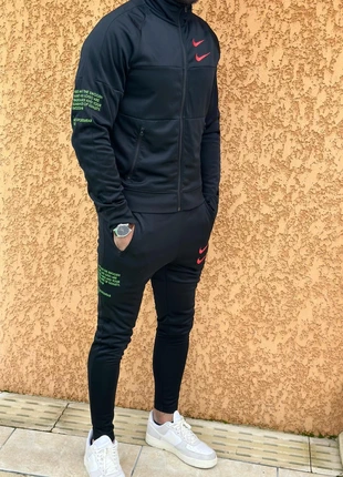 🖤 Ensemble Nike Swoosh 🖤, marke: Nike, zustand: Sehr gut, größe: M, 59,00 €, 62,65 € beinhaltet Vinted-Käuferschutz Pro