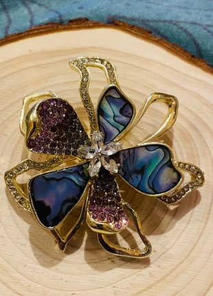 Magnifique broche strass femme, marque: Couture, état: Très bon état, 6,00 €, 7,00 € Protection acheteurs incluse