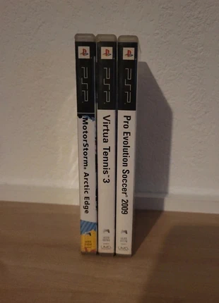 Lot 3 jeux PSP (Motorstorm Arctic
Edge, Virtua Tennis 3, PES 2009), condition: Good, €12.00, €13.30 includes Buyer Protection