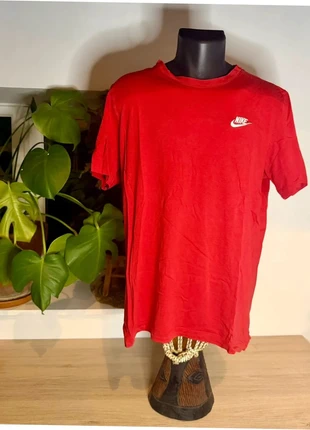 👕 T-shirt Nike rouge – Taille L, marke: Nike, zustand: Sehr gut, größe: L, 13,99 €, 15,39 € inklusive Vinted-Käuferschutz