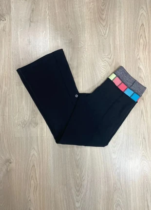 Legging Lululemon Modèle Groove Pattes d'Éléphant 26", Noir, taille 8, marke: Lululemon, zustand: Sehr gut, größe: S / 36 / 8, 20,00 €, 21,70 € beinhaltet Vinted-Käuferschutz Pro