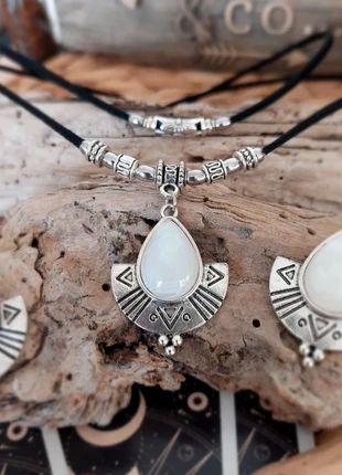 Parure boho-ethnique double rangs,
cercle maya, blanc nuage, noir, marque: Maison, état: Très bon état, 8,00 €, 9,10 € Protection acheteurs (Pro) incluse