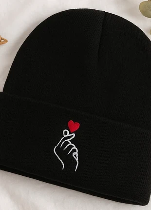 Bonnet noir brodé cœur – touche street et élégante, marque: LOOK, état: Neuf sans étiquette, taille: Taille unique, 15,00 €, 16,45 € Protection acheteurs incluse
