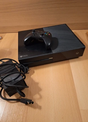 Xbox one noire avec manette et alimentation, brand: Microsoft, condition: Good, €55.00, €58.45 includes Buyer Protection