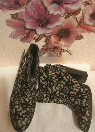 Bottine glamour motif baroque, brand: André, condition: Very good, size: 38, €16.00, €17.50 includes Buyer Protection