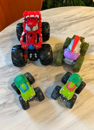 Monsters Trucks, marque: Hot Wheels, état: Satisfaisant, taille: 4 ans / 104 cm, 8,00 €, 9,10 € Protection acheteurs incluse