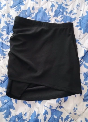 Gonna nera shein, brand: Shein, condizioni: Ottime, taglia: S / IT 40 / EU 36, €2.00, €2.80 include la Protezione acquisti