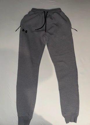 Under Armour joggingbroek – grijs met ritsen, maat S, merk: Under Armour, staat: Heel goed, maat: S, € 17,00, € 18,55 inclusief Kopersbescherming