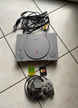 Consol PS1 avec câble et une manette et 2 carte mémoire, brand: PlayStation, condition: Very good, €50.00, €53.20 includes Buyer Protection