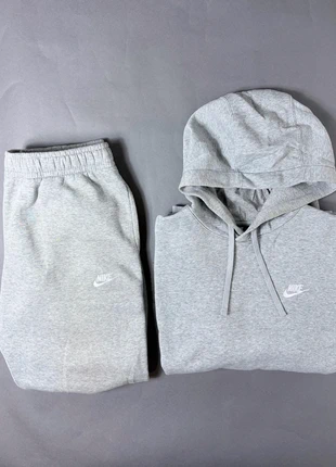 Ensemble survêtement Nike gris – Taille L, marque: Nike, état: Très bon état, taille: L, 29,00 €, 31,15 € Protection acheteurs incluse