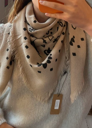 foulard taupe, marque: Boutique indépendante, état: Neuf avec étiquette, 22,90 €, 24,75 € Protection acheteurs (Pro) incluse