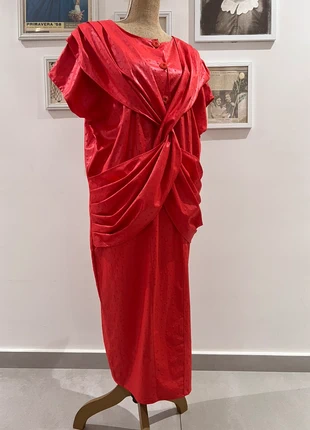 Abito rosso drappeggiato sartoriale anni ’80, marque: Vintage Dressing, état: Très bon état, taille: Autre, 30,00 €, 32,20 € Protection acheteurs incluse