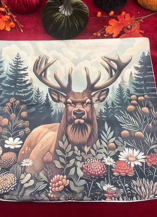 Housse de coussin cerf majestueux forêt & fleurs déco automnale, merk: cosy, staat: Heel goed, maat: 45 x 45 cm, € 8,00, € 9,10 inclusief Kopersbescherming