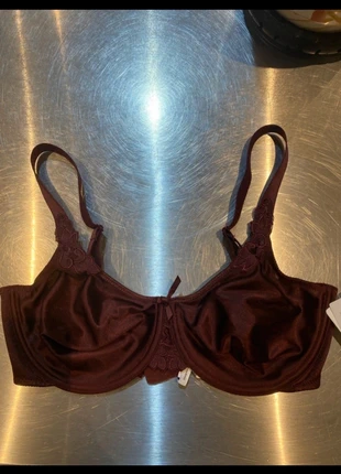 Soutien gorge effet minimisant Chantelle 90E, marque: Chantelle, état: Neuf avec étiquette, taille: 90E, 35,00 €, 37,45 € Protection acheteurs (Pro) incluse