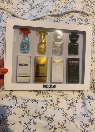 Moschino Miniature Collection – 4 Mini-Parfums, marke: Moschino, zustand: Neu, mit Etikett, 40,00 €, 42,70 € inklusive Vinted-Käuferschutz