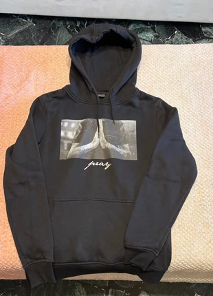 Felpa nera con scritta “pray”, merk: Mister Tee, staat: Nieuw zonder prijskaartje, maat: S, € 5,00, € 5,95 inclusief Kopersbescherming