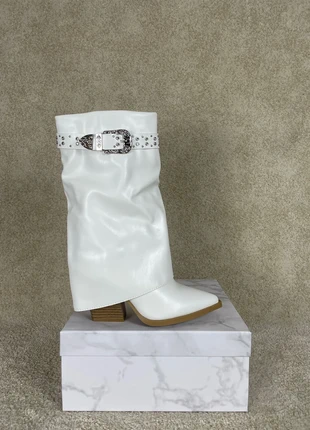 White Faux Leather Slouchy Cowboy Boots Studded Western Buckle Block Heel, marque: Stivali, état: Neuf avec étiquette, taille: 40, 26,00 €, 28,00 € Protection acheteurs (Pro) incluse