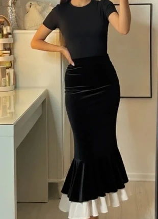 Jupe sirène en velours noir, volants blancs, chic Taille M, marque: Vintage Chic, état: Très bon état, taille: M / 38 / 10, 54,90 €, 58,35 € Protection acheteurs (Pro) incluse