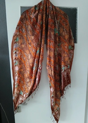 Lange en brede modieuze sjaal, staat: Heel goed, € 4,00, € 4,90 inclusief Kopersbescherming