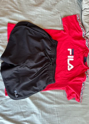 Conjunto deportivo FILA Talla M – Camiseta roja + short negro, marque: FILA, état: Très bon état, taille: M / 38 / 10, 25,00 €, 26,95 € Protection acheteurs incluse