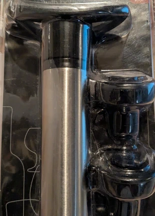 vacuum pump with bottle stoppers 3 pcs zwart grijs, marque: eh barware, état: Comme neuf, 2,00 €, 2,80 € Protection acheteurs incluse