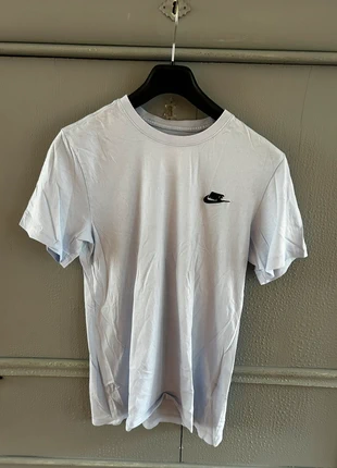 Nike lichtblauw t-shirt, merk: Nike, staat: Heel goed, maat: S, € 3,50, € 4,38 inclusief Kopersbescherming