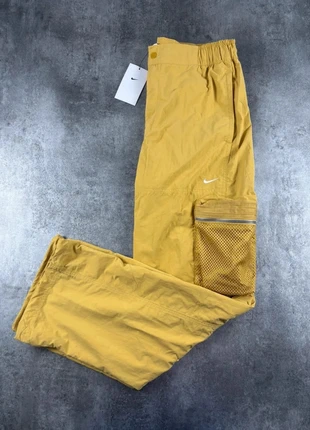 Pantalon cargo Nike | Jaune | Taille M | Neuf avec étiquette | SKU 2, marke: Nike, zustand: Neu, mit Etikett, größe: M, 32,00 €, 34,30 € beinhaltet Vinted-Käuferschutz Pro