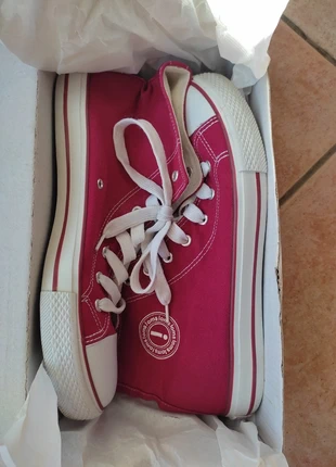 Sneakers alte UOMO – colore rosso lampone – nuove mai indossate, marque: Original Marines, état: Très bon état, taille: 43, 20,00 €, 21,70 € Protection acheteurs incluse